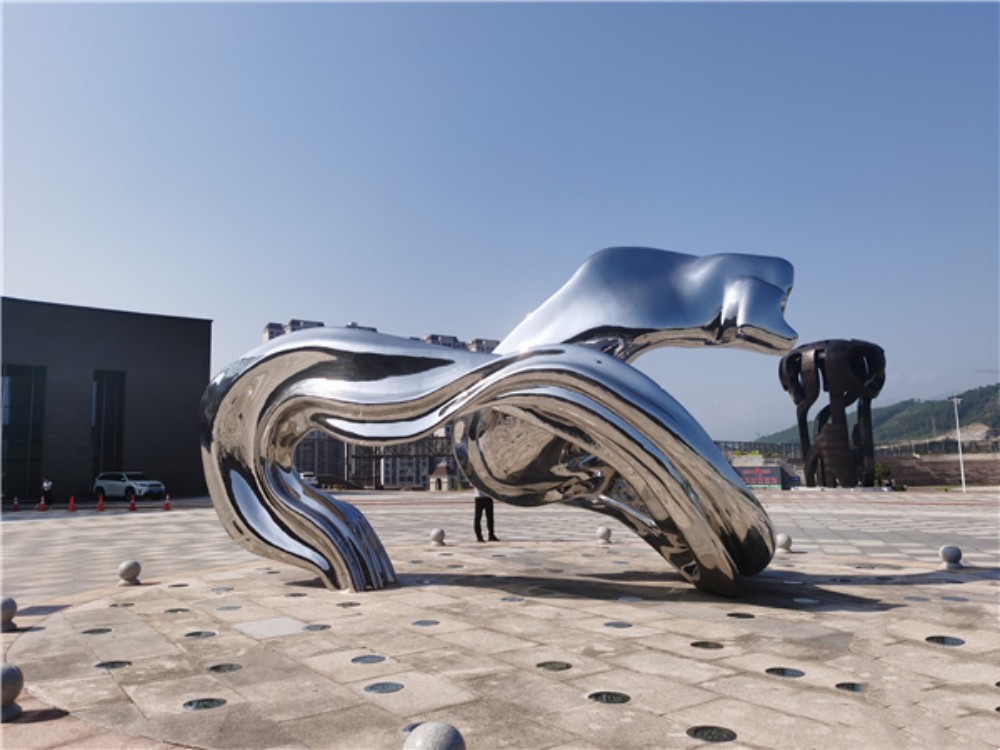 四川達(dá)州巴山大劇院不銹鋼鏡面雕塑