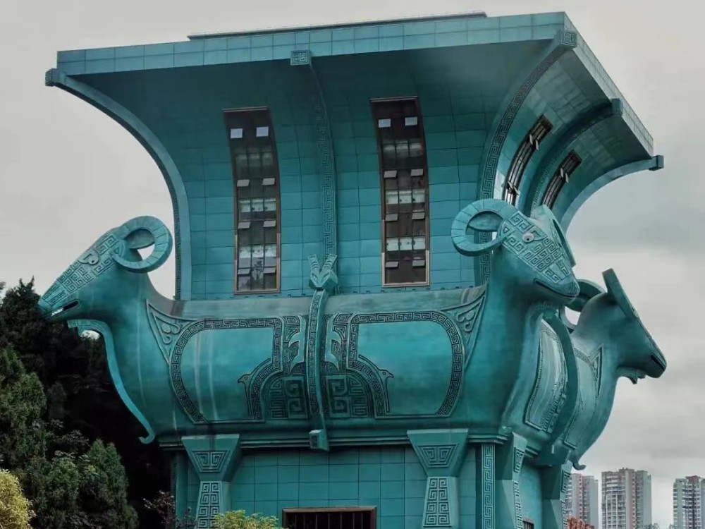 貴州仁懷四羊方尊不銹鋼仿青銅大型雕塑（高47米，長42米）