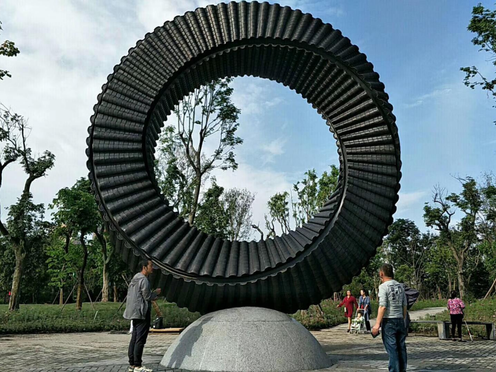 四川成都洛帶古鎮(zhèn)鍛銅雕塑