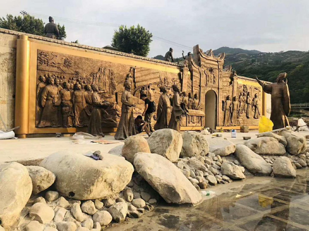 重慶萬州夔門景區(qū)鍛造人物雕塑，長28米