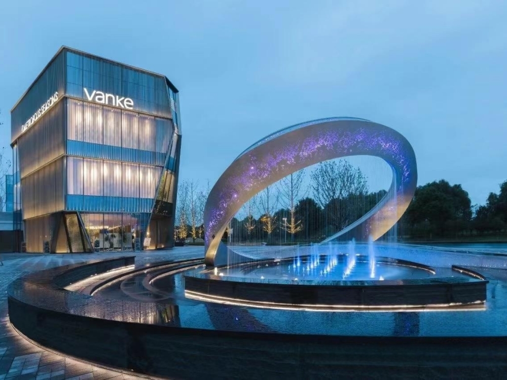 萬(wàn)科售樓部雙曲面異形環(huán)水簾雕塑