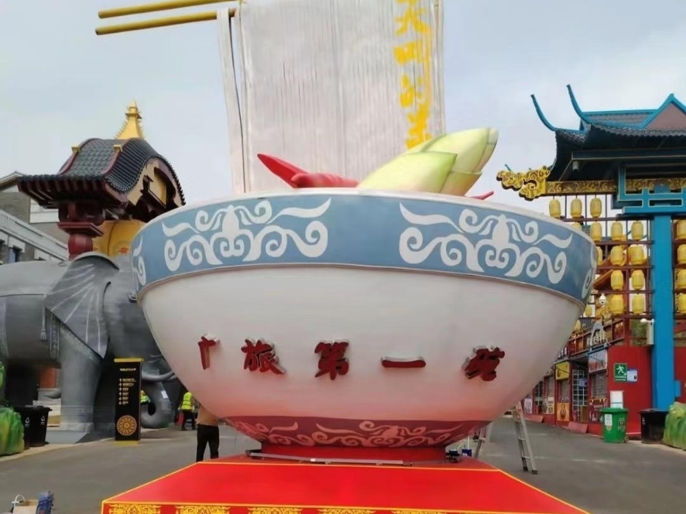 廣西南寧一條街玻璃鋼雕塑