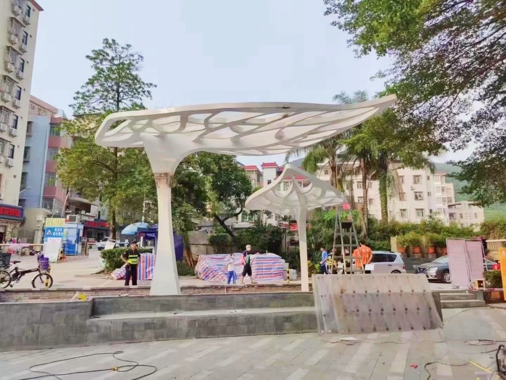 廣東湛江不銹鋼樹葉雕塑