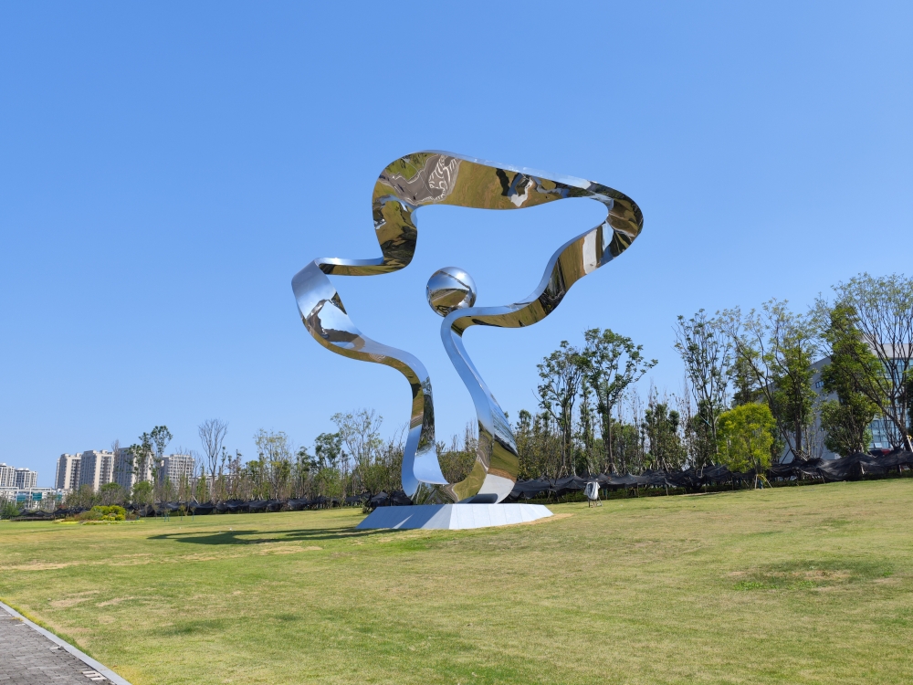 重慶西永物流園不銹鋼異形雕塑