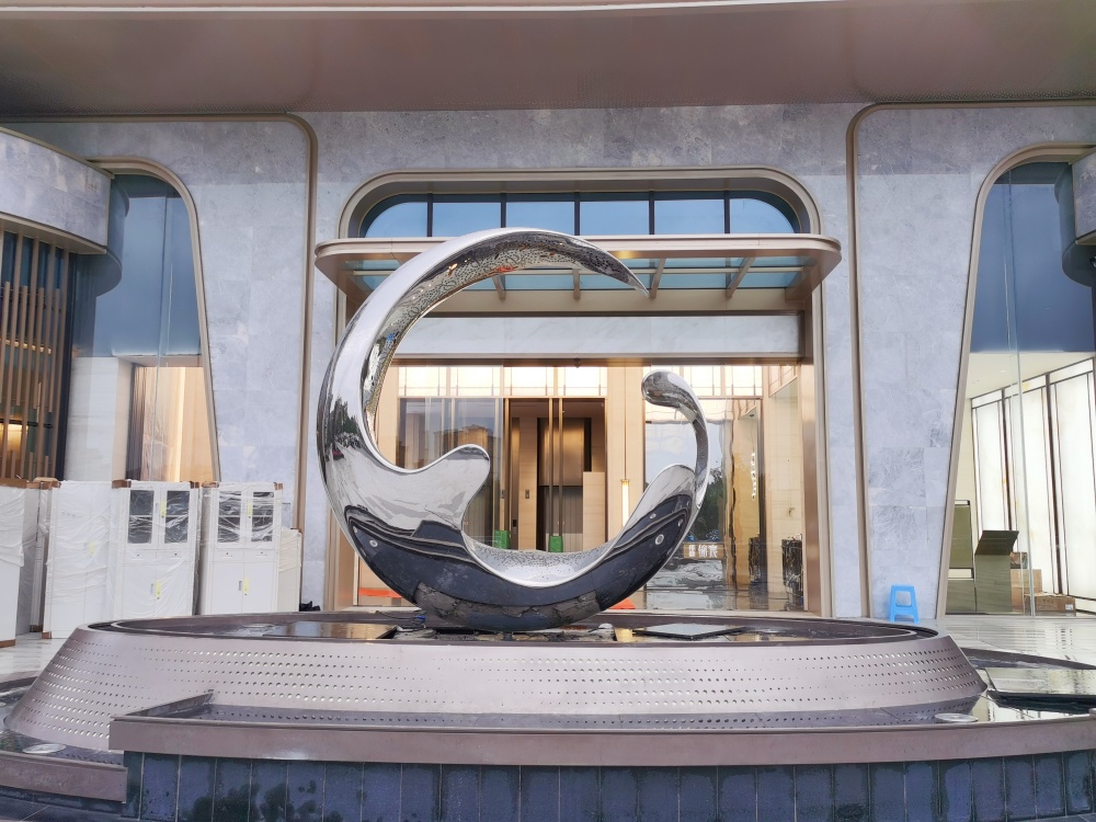 重慶沙坪壩區(qū)邦泰錦宸地產(chǎn)鏡面雕塑