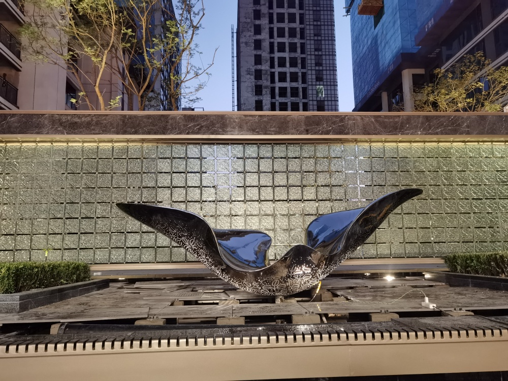 云南昆明邦泰·臻境地產(chǎn)不銹鋼雕塑